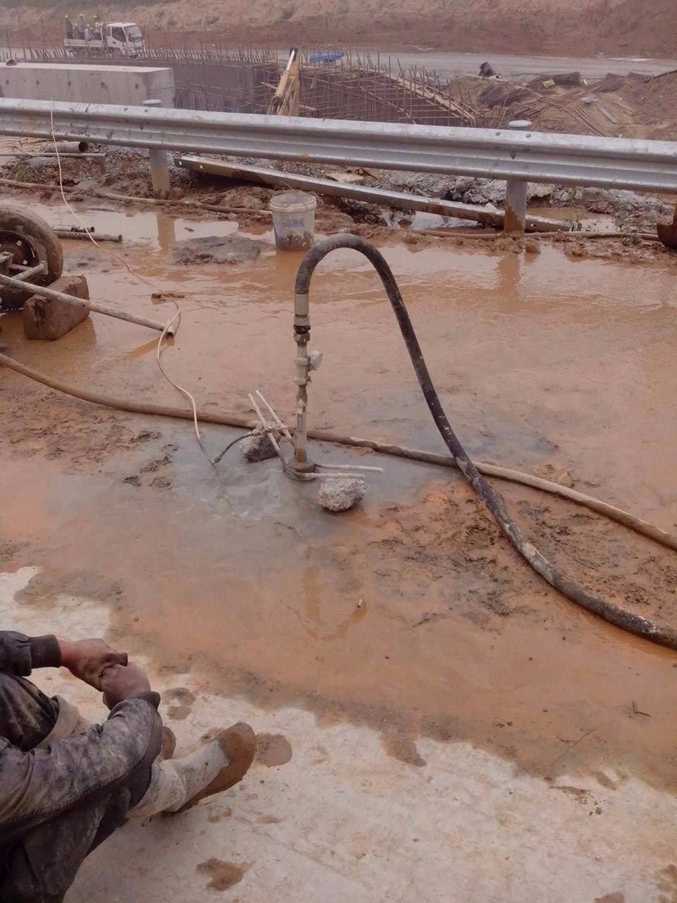 长阳路基压密注浆